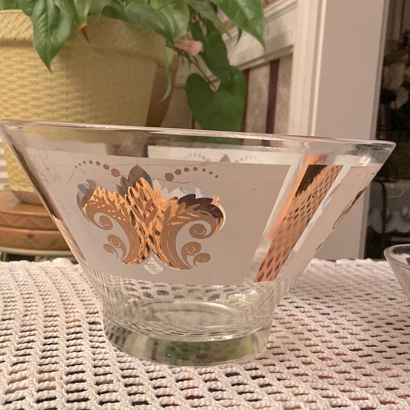 Mid Century Chip and Dip Bowls - Picture 2 of 4